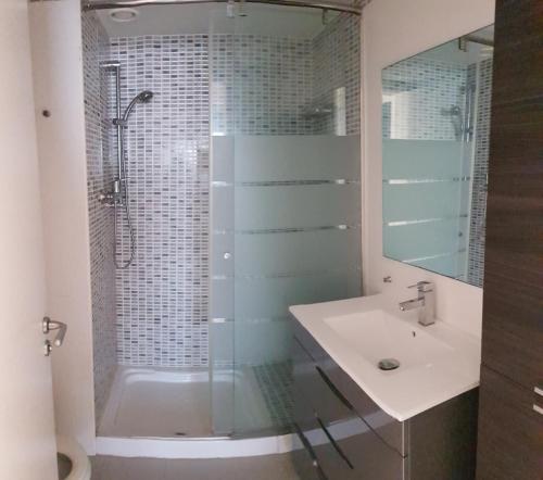 Ένα μπάνιο στο Lodging Apartments Forum 15 - Barcelona Forum apartment with sea view