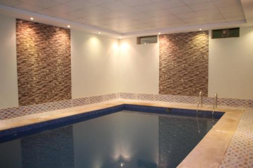 La alberca dentro o cerca de Al Muhaidb Residence Al Dowally