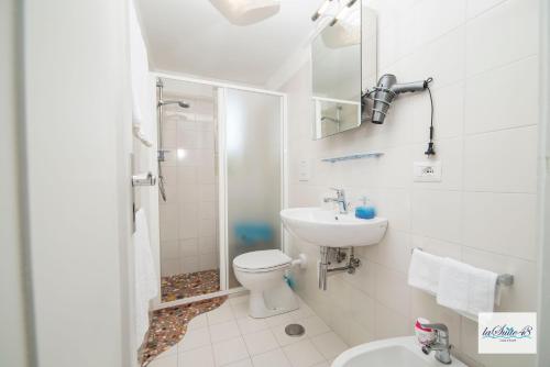 Et badeværelse på La Suite 48