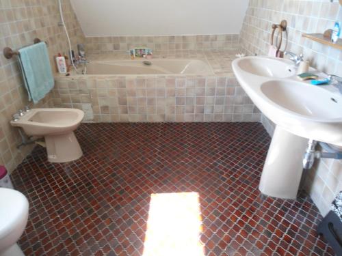 Et badeværelse på Entre mer montagne Béarn et Pays Basque