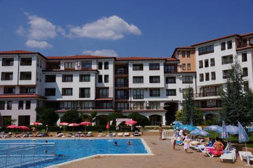 Πισίνα στο ή κοντά στο Harmony Hills Family Apartments