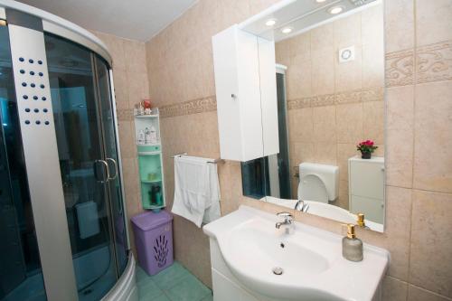Bathroom sa Apartment Romić