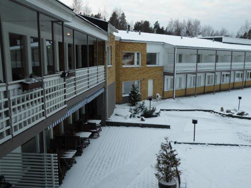 a courtyard of a building with snow on the ground at Finlandia Hotel Airport Oulu in Kempele