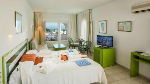 TV a/nebo společenská místnost v ubytování Hotel Puntazo II