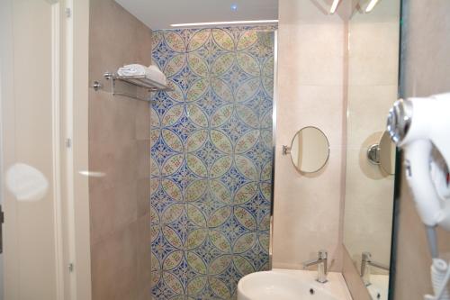 a bathroom with a shower and a toilet and a sink at B&B Villa Maria in Giarre