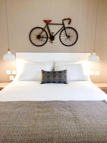 a bike hanging on the wall above a bed at Country House Villas Santarém in Santarém