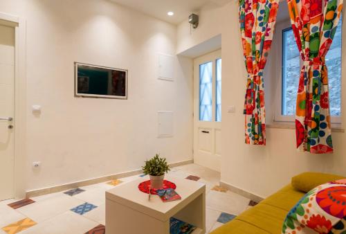 Μια τηλεόραση ή/και κέντρο ψυχαγωγίας στο Petra design apartment