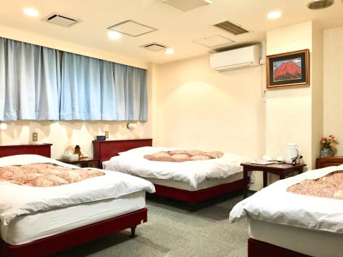 Кровать или кровати в номере Green Hill Hotel Tennoji Ekimae
