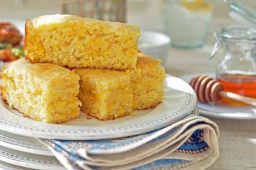 a stack of four pieces of cornbread on a plate at Apartmani Cera in Soko Banja