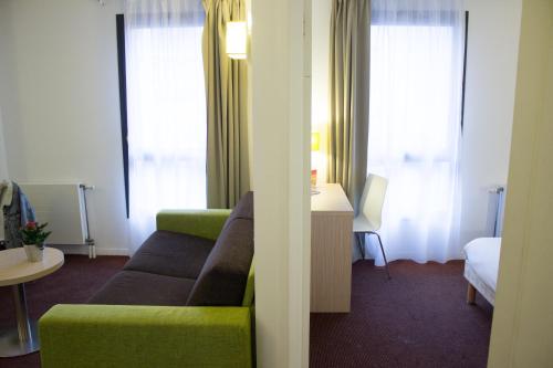 Posezení v ubytování Aparthotel Adagio Access Le Havre Les Docks