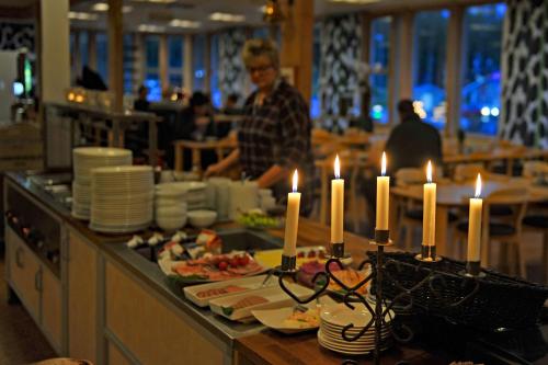 En restaurang eller annat matställe på Ädelfors Hotell & Vandrarhem