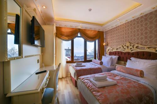 เตียงในห้องที่ Nayla Palace Hotel-Special Category