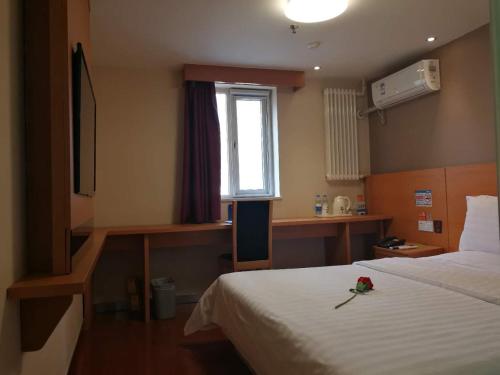 Ένα ή περισσότερα κρεβάτια σε δωμάτιο στο 7Days Premium Beijing Dongzhimen Airport Express Station