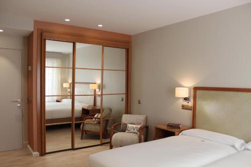 Llit o llits en una habitació de Hotel Carreño