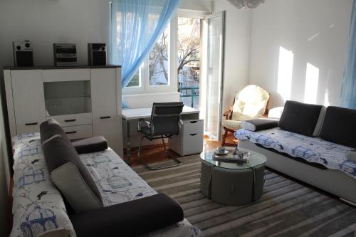 Cozy Apartment Mihaela with Balcony, Near Park Marjan & Old Town - Quiet Neighborhood