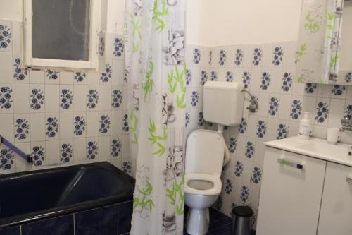 Cozy Apartment Mihaela with Balcony, Near Park Marjan & Old Town - Quiet Neighborhood