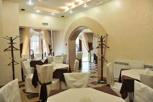 A restaurant or other place to eat at Andinna Hotel