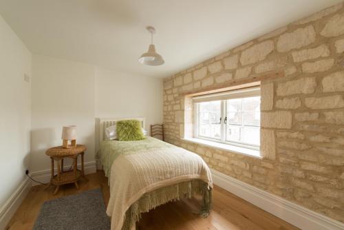 Katil atau katil-katil dalam bilik di Upper Flat, The Manse, Painswick
