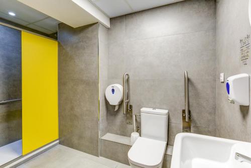 a bathroom with a toilet and two sinks at Sun & Moon Hostel in Barcelona