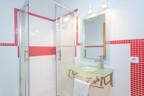 a bathroom with a sink and a shower at Son Pujol in Montuiri
