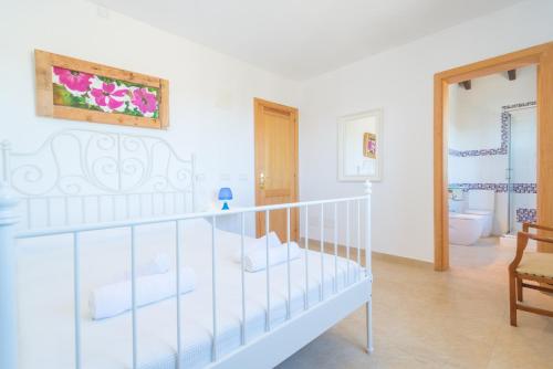 a white room with a staircase and a bathroom at Son Pujol in Montuiri