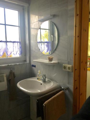 a bathroom with a sink and a mirror at de Storken Diek in Dorum-Neufeld