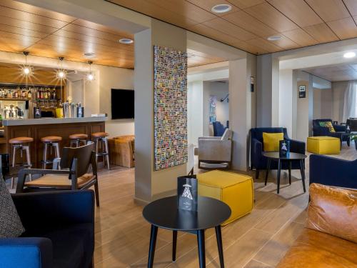 Loungen eller baren på BEST WESTERN La Porte des Châteaux