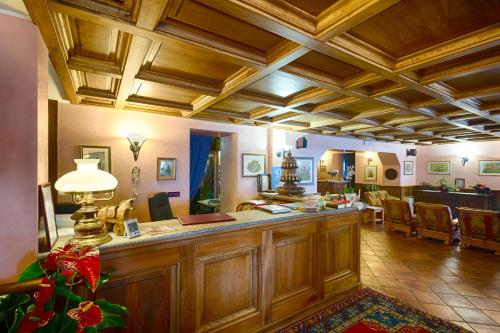 a living room with a large wooden bar in a room at Hotel Granta Parey in Rhêmes-Notre-Dame
