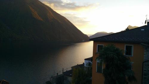 a view of a body of water next to a mountain at Ristorante le bucce di Gandria in Gandria