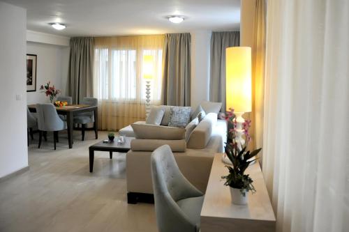 GreeceRent - ELEGANT Center