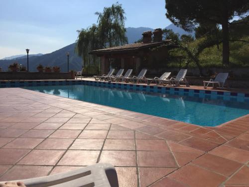 Bazén v ubytování Resort Ninfea San Pellegrino Terme nebo v jeho okolí