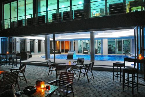 Bazén v ubytování Hotel Golf Luxury nebo v jeho okolí