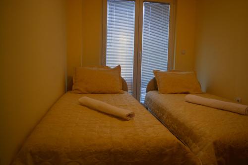 Postel nebo postele na pokoji v ubytování George 59 Apartment