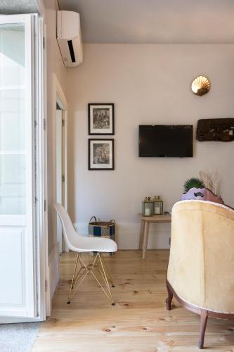 BOUTIQUE Rentals - Little Treasure Studio