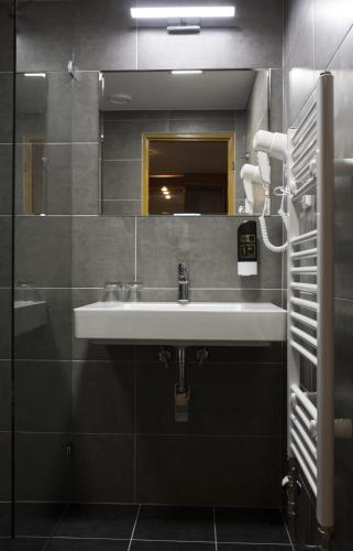 Salle de bains dans l'établissement Hotel Atrium