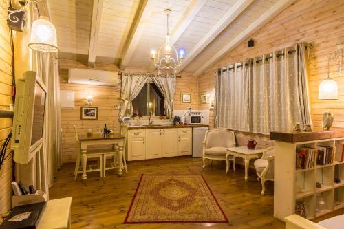 a kitchen with wooden walls and a table and chairs at Betzel Ha'Ella in Kahal
