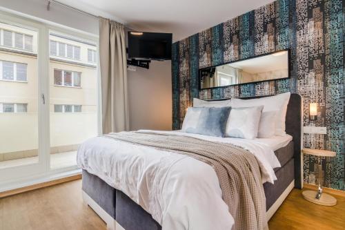 Giường trong phòng chung tại Terrace Apartment Prague