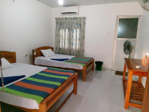 Ein Bett oder Betten in einem Zimmer der Unterkunft Hotel Sea Shadow
