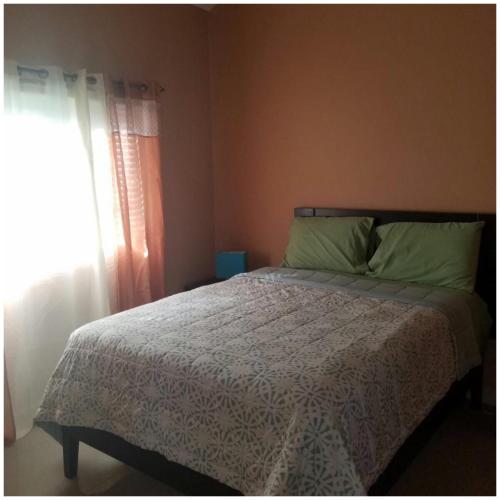Кровать или кровати в номере CAYMANAS ESTATE TWO BEDROOM ,GATE COMMUNITY