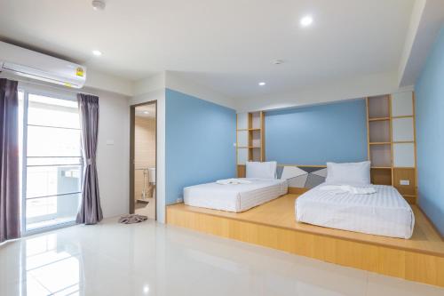 เตียงในห้องที่ City 2 Lampang