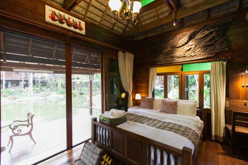 Postel nebo postele na pokoji v ubytování Baansuwanburi - บ้านสุวรรณบุรี