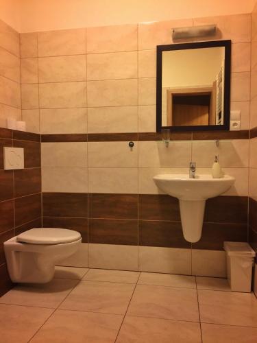 Bilik mandi di Villa Tatranit