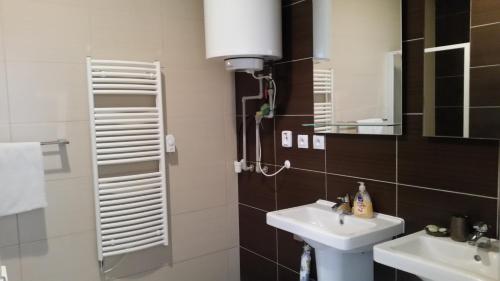 Ένα μπάνιο στο Apartman 0204 Donovaly