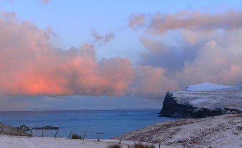 a view of the ocean with pink clouds in the sky at Carters Rest Guesthouse in Milovaig