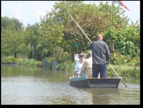 a group of people in a boat in the water at Chambres d'hôtes La Rêvaillante in Bourges