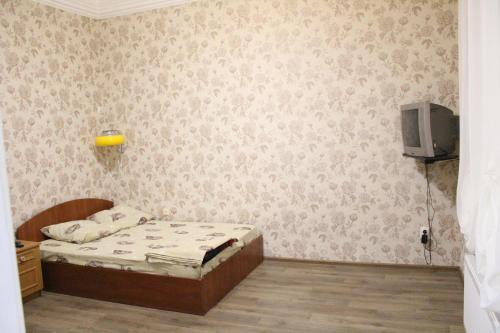 Ein Bett oder Betten in einem Zimmer der Unterkunft квартира