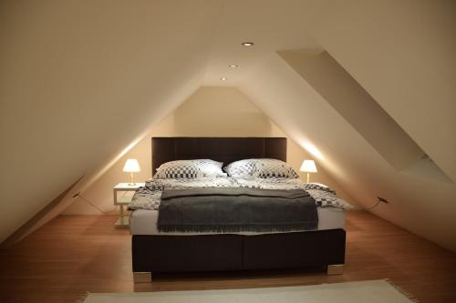 a bedroom with a bed in the attic at Ferienwohnung in Ilz