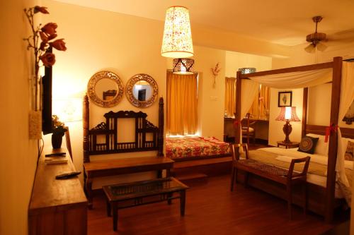 Ein Sitzbereich in der Unterkunft Hotel Villa Highnest - Oragadam -Sriperumbudur