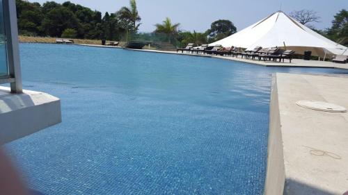 Bazén v ubytování Paraíso en el Caribe nebo v jeho okolí