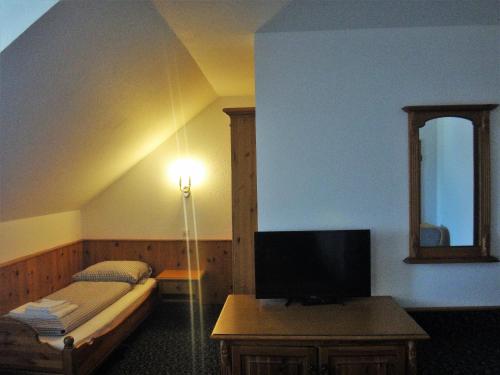 a bedroom with a bed and a lamp at Bodenseehotel Lindau in Lindau